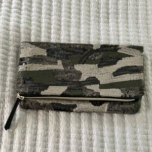 Stella and dot like new clutch